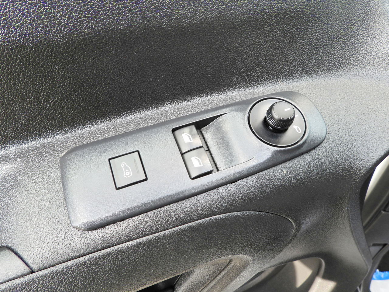 Lizing TOYOTA PROACE CITY  REFRIGERATOR VAN -15*C POWER SUPPLY 230V CRUISE CONTROL AIR CONDITIONING  100HP TOYOTA PROACE CITY  REFRIGERATOR VAN -15*C POWER SUPPLY 230V CRUISE CONTROL AIR CONDITIONING  100HP: slika 27