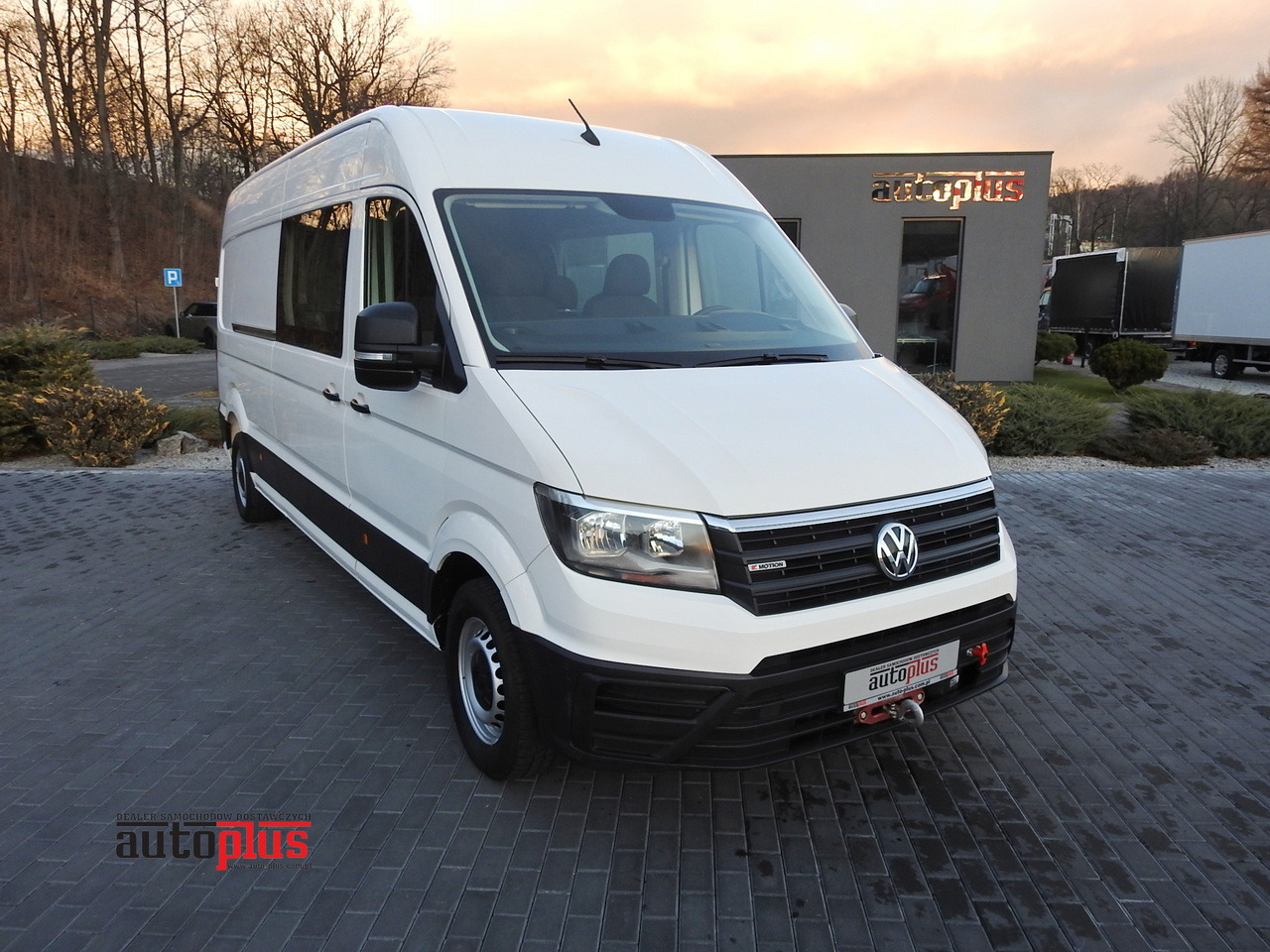 VOLKSWAGEN CRAFTER 4X4 4MOTION BOX DELIVERY VAN 7 SEATS AIR CONDITIONING 140HP - Furgon: slika 1 VOLKSWAGEN CRAFTER 4X4 4MOTION BOX DELIVERY VAN 7 SEATS AIR CONDITIONING 140HP - Furgon: slika 1