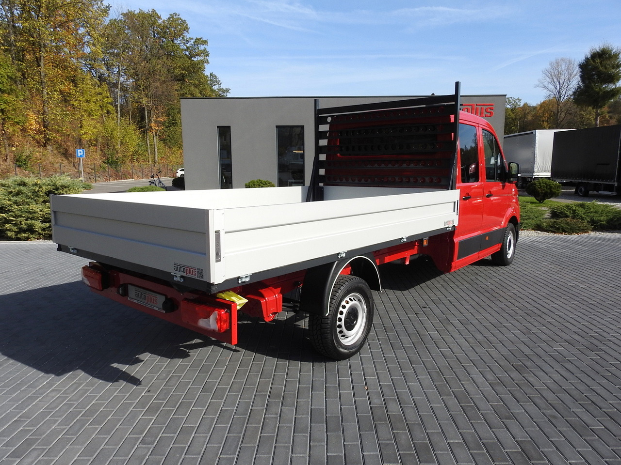 VOLKSWAGEN CRAFTER STAKE BODY DOUBLE CABIN DOKA 7 SEATS AIR CONDITIONING 140HP - Dostavno vozilo sa duplom kabinom: slika 3 VOLKSWAGEN CRAFTER STAKE BODY DOUBLE CABIN DOKA 7 SEATS AIR CONDITIONING 140HP - Dostavno vozilo sa duplom kabinom: slika 3