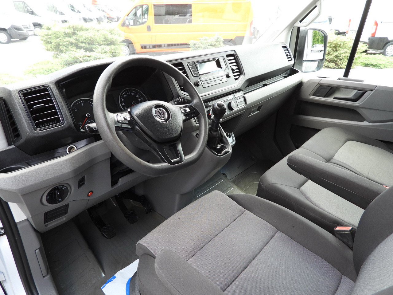 VOLKSWAGEN CRAFTER TARPAULIN 10 PALLETS WEBASTO CRUISE CONTROL AIR CONDITIONING 180HP - Dostavno vozilo sa ceradom: slika 2 VOLKSWAGEN CRAFTER TARPAULIN 10 PALLETS WEBASTO CRUISE CONTROL AIR CONDITIONING 180HP - Dostavno vozilo sa ceradom: slika 2