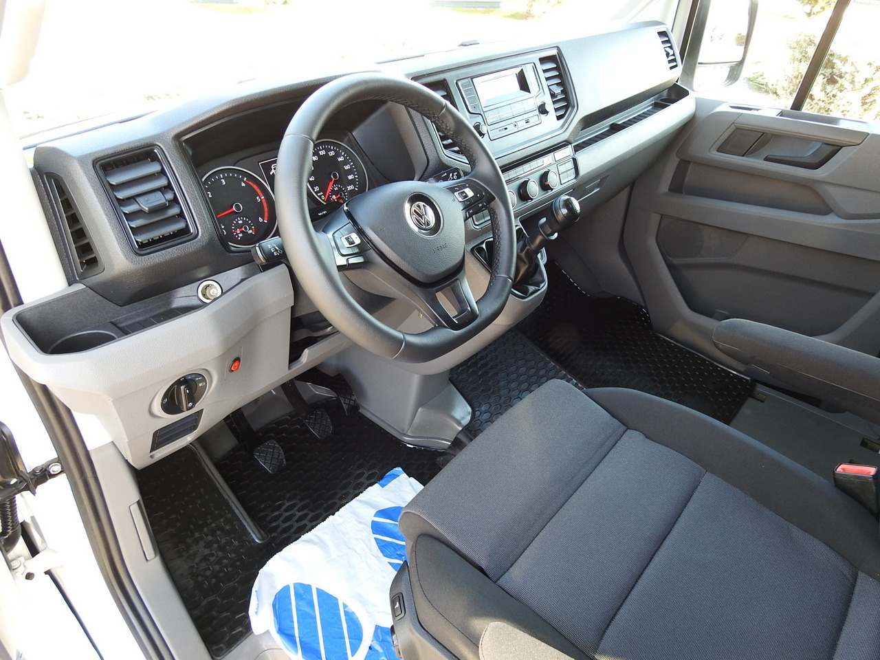 VOLKSWAGEN CRAFTER TARPAULIN 10 PALLETS WEBASTO CRUISE CONTROL AIR CONDITIONING LED LIGHTS PNEUMATICS 180HP - Dostavno vozilo sa ceradom: slika 2 VOLKSWAGEN CRAFTER TARPAULIN 10 PALLETS WEBASTO CRUISE CONTROL AIR CONDITIONING LED LIGHTS PNEUMATICS 180HP - Dostavno vozilo sa ceradom: slika 2