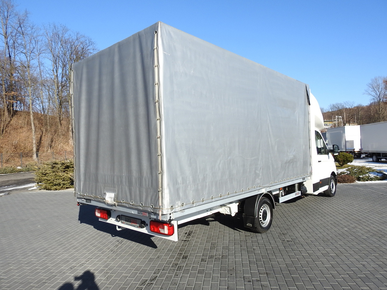 VOLKSWAGEN CRAFTER TARPAULIN 10 PALLETS WEBASTO CRUISE CONTROL AIR CONDITIONING LED LIGHTS PNEUMATICS 180HP - Dostavno vozilo sa ceradom: slika 3 VOLKSWAGEN CRAFTER TARPAULIN 10 PALLETS WEBASTO CRUISE CONTROL AIR CONDITIONING LED LIGHTS PNEUMATICS 180HP - Dostavno vozilo sa ceradom: slika 3
