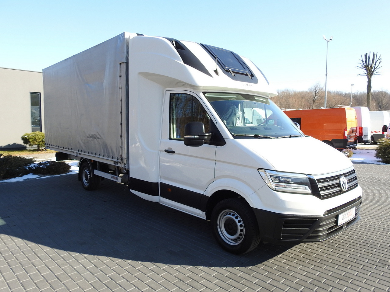 VOLKSWAGEN CRAFTER TARPAULIN 10 PALLETS WEBASTO CRUISE CONTROL AIR CONDITIONING LED LIGHTS PNEUMATICS 180HP - Dostavno vozilo sa ceradom: slika 4 VOLKSWAGEN CRAFTER TARPAULIN 10 PALLETS WEBASTO CRUISE CONTROL AIR CONDITIONING LED LIGHTS PNEUMATICS 180HP - Dostavno vozilo sa ceradom: slika 4