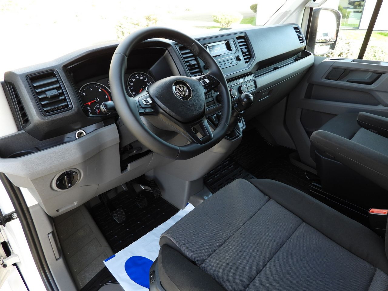 VOLKSWAGEN CRAFTER TARPAULIN 10 PALLETS WEBASTO CRUISE CONTROL LED LIGHTS 180HP - Dostavno vozilo sa ceradom: slika 2 VOLKSWAGEN CRAFTER TARPAULIN 10 PALLETS WEBASTO CRUISE CONTROL LED LIGHTS 180HP - Dostavno vozilo sa ceradom: slika 2