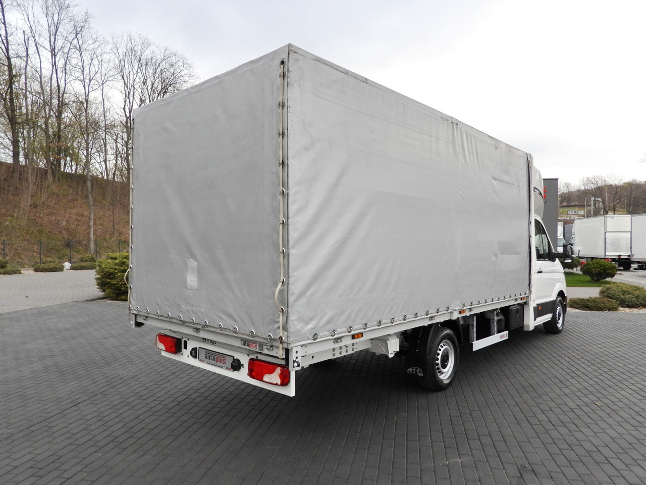 VOLKSWAGEN CRAFTER TARPAULIN 10 PALLETS WEBASTO CRUISE CONTROL LED LIGHTS 180HP - Dostavno vozilo sa ceradom: slika 3 VOLKSWAGEN CRAFTER TARPAULIN 10 PALLETS WEBASTO CRUISE CONTROL LED LIGHTS 180HP - Dostavno vozilo sa ceradom: slika 3