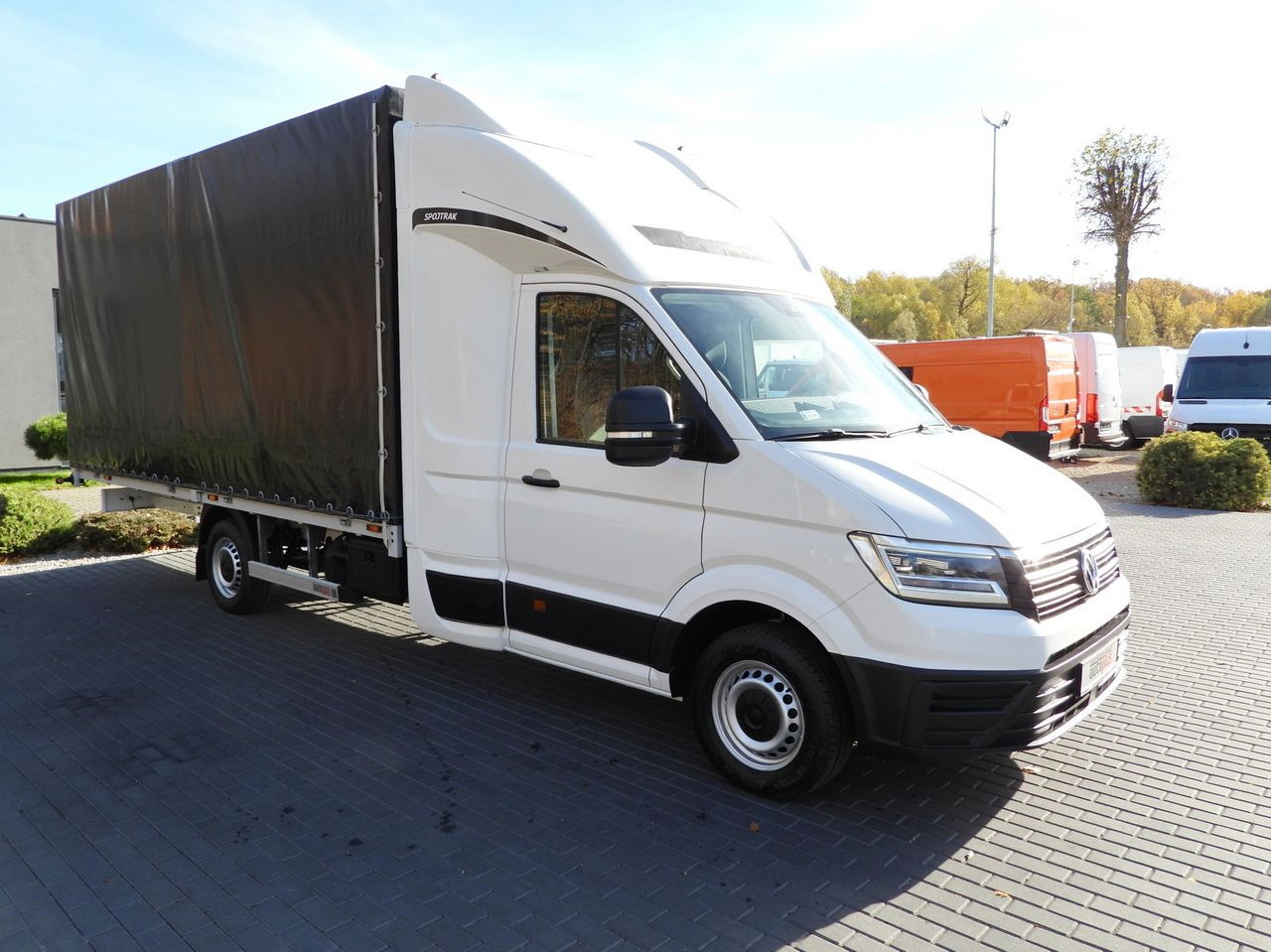 VOLKSWAGEN CRAFTER TARPAULIN 10 PALLETS WEBASTO CRUISE CONTROL LED LIGHTS 180HP - Dostavno vozilo sa ceradom: slika 4 VOLKSWAGEN CRAFTER TARPAULIN 10 PALLETS WEBASTO CRUISE CONTROL LED LIGHTS 180HP - Dostavno vozilo sa ceradom: slika 4