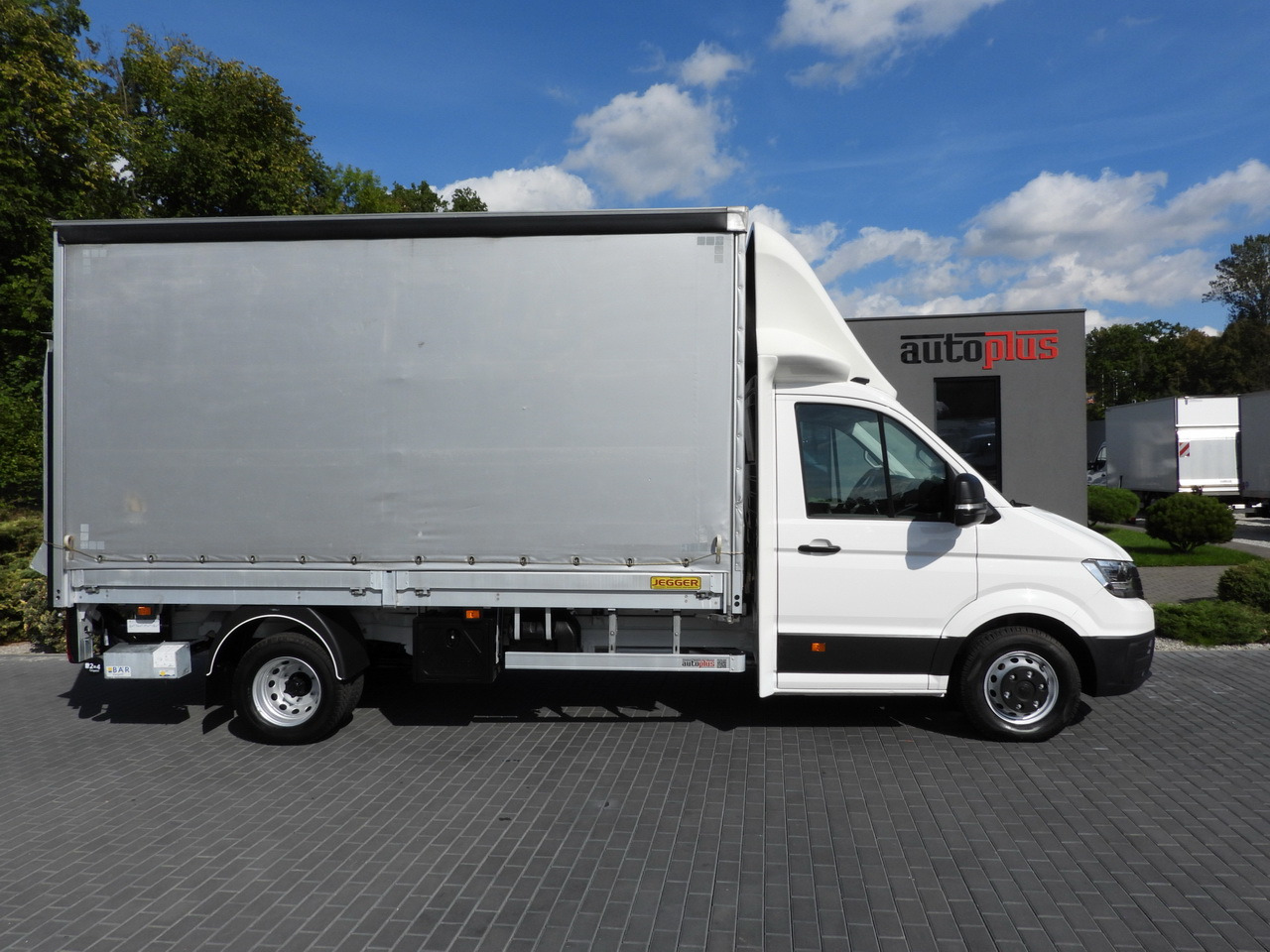 Lizing VOLKSWAGEN CRAFTER TARPAULIN LIFT 8 PALLETS CRUISE CONTROL LED LIGHTS TWIN WHEELS AIR CONDITIONING  180HP VOLKSWAGEN CRAFTER TARPAULIN LIFT 8 PALLETS CRUISE CONTROL LED LIGHTS TWIN WHEELS AIR CONDITIONING  180HP: slika 7 Lizing VOLKSWAGEN CRAFTER TARPAULIN LIFT 8 PALLETS CRUISE CONTROL LED LIGHTS TWIN WHEELS AIR CONDITIONING  180HP VOLKSWAGEN CRAFTER TARPAULIN LIFT 8 PALLETS CRUISE CONTROL LED LIGHTS TWIN WHEELS AIR CONDITIONING  180HP: slika 7