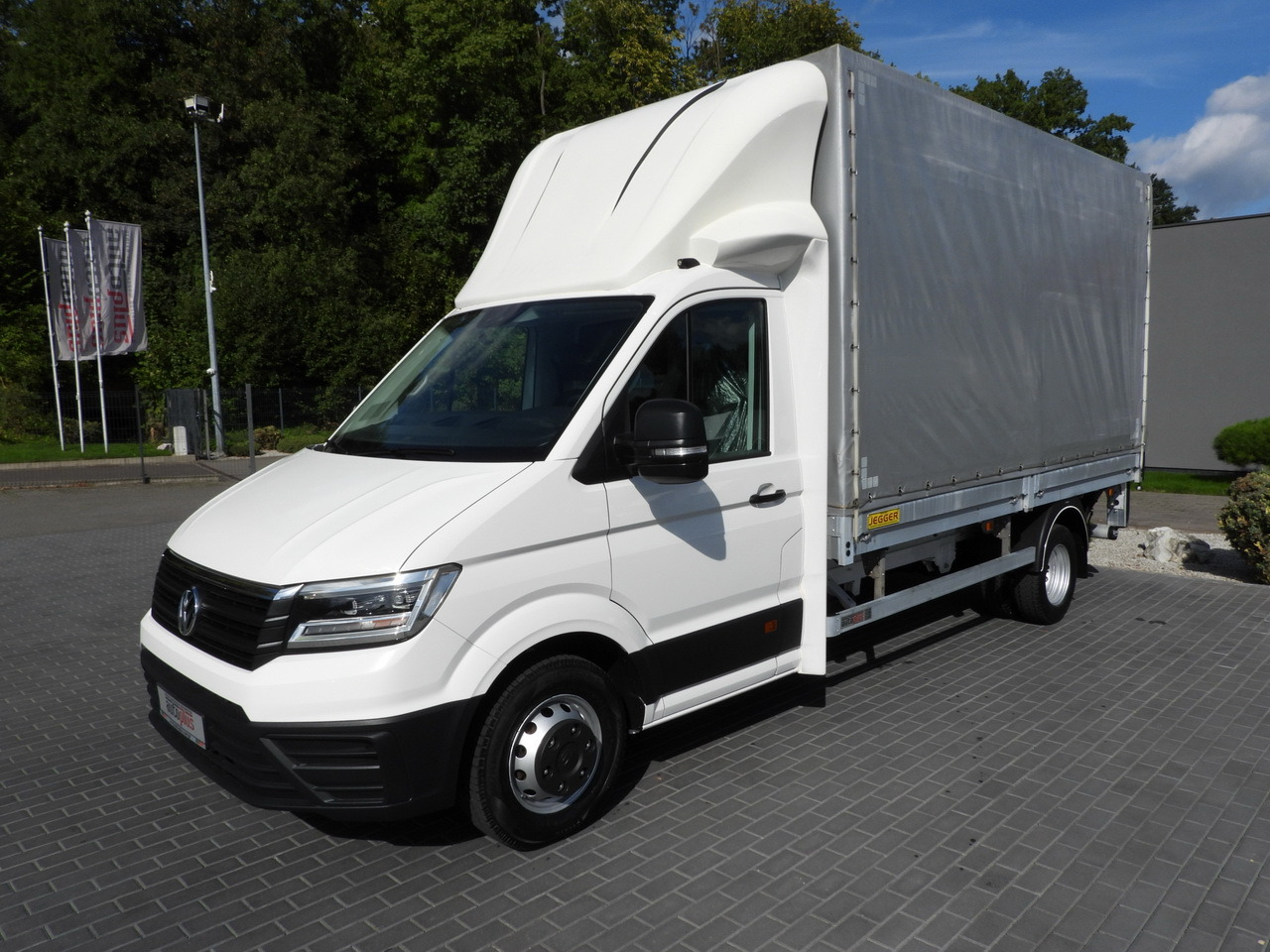 Lizing VOLKSWAGEN CRAFTER TARPAULIN LIFT 8 PALLETS CRUISE CONTROL LED LIGHTS TWIN WHEELS AIR CONDITIONING  180HP VOLKSWAGEN CRAFTER TARPAULIN LIFT 8 PALLETS CRUISE CONTROL LED LIGHTS TWIN WHEELS AIR CONDITIONING  180HP: slika 6 Lizing VOLKSWAGEN CRAFTER TARPAULIN LIFT 8 PALLETS CRUISE CONTROL LED LIGHTS TWIN WHEELS AIR CONDITIONING  180HP VOLKSWAGEN CRAFTER TARPAULIN LIFT 8 PALLETS CRUISE CONTROL LED LIGHTS TWIN WHEELS AIR CONDITIONING  180HP: slika 6
