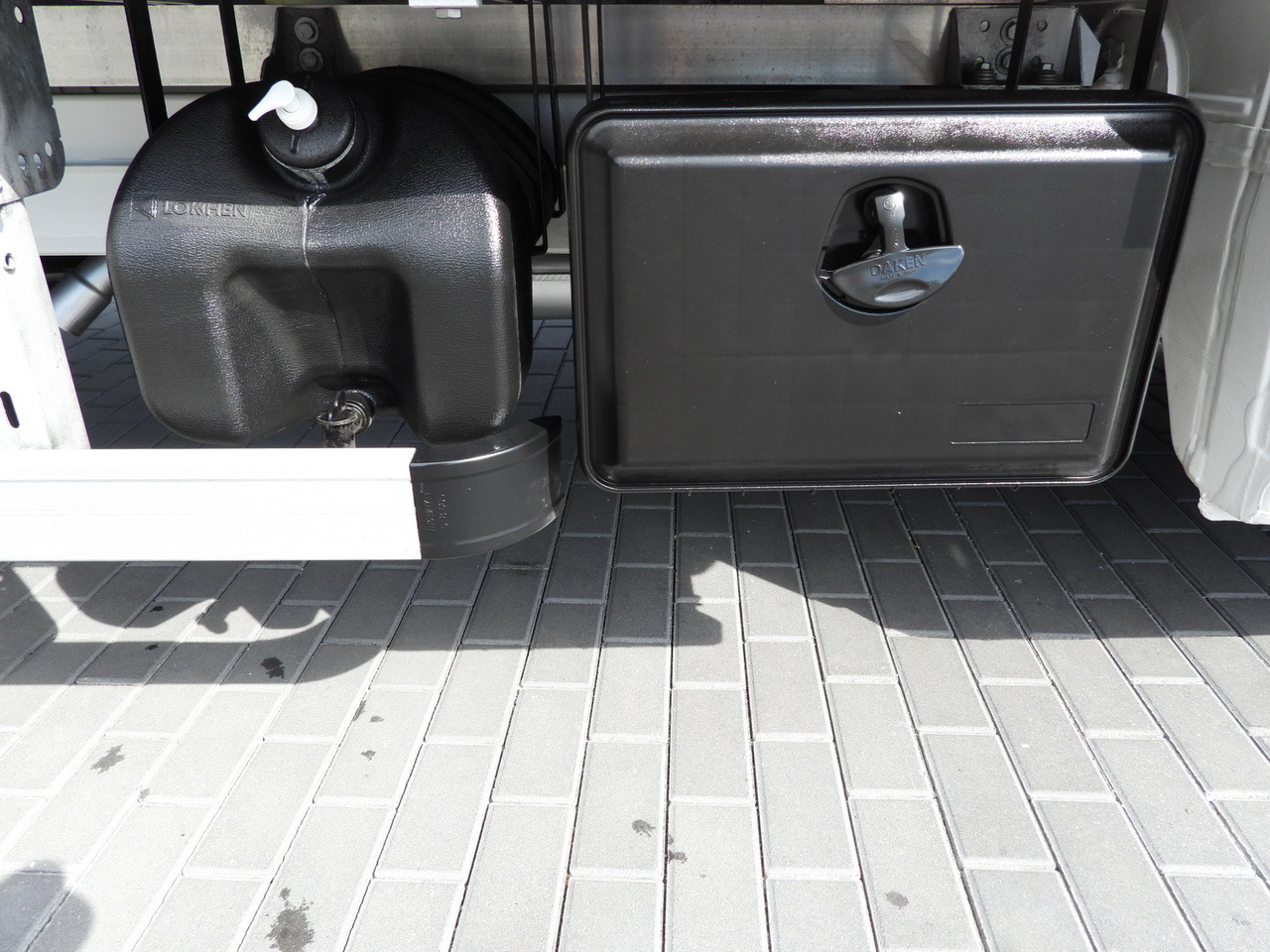 Lizing VOLKSWAGEN CRAFTER TARPAULIN LIFT 8 PALLETS WEBASTO CRUISE CONTROL LED LIGHTS AIR CONDITIONING  180HP VOLKSWAGEN CRAFTER TARPAULIN LIFT 8 PALLETS WEBASTO CRUISE CONTROL LED LIGHTS AIR CONDITIONING  180HP: slika 23