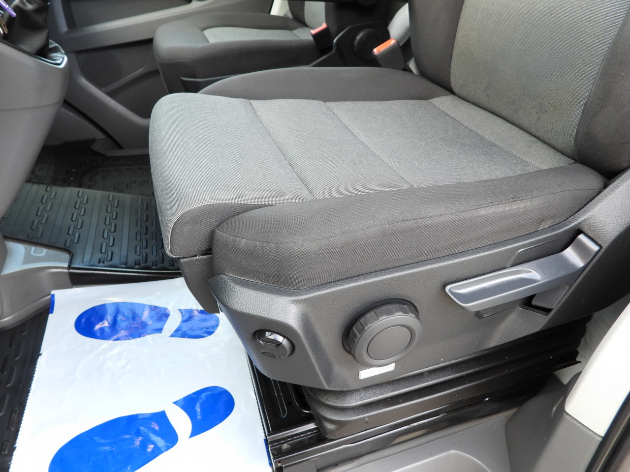 Lizing VOLKSWAGEN CRAFTER TARPAULIN LIFT 8 PALLETS WEBASTO CRUISE CONTROL LED LIGHTS AIR CONDITIONING  180HP VOLKSWAGEN CRAFTER TARPAULIN LIFT 8 PALLETS WEBASTO CRUISE CONTROL LED LIGHTS AIR CONDITIONING  180HP: slika 32