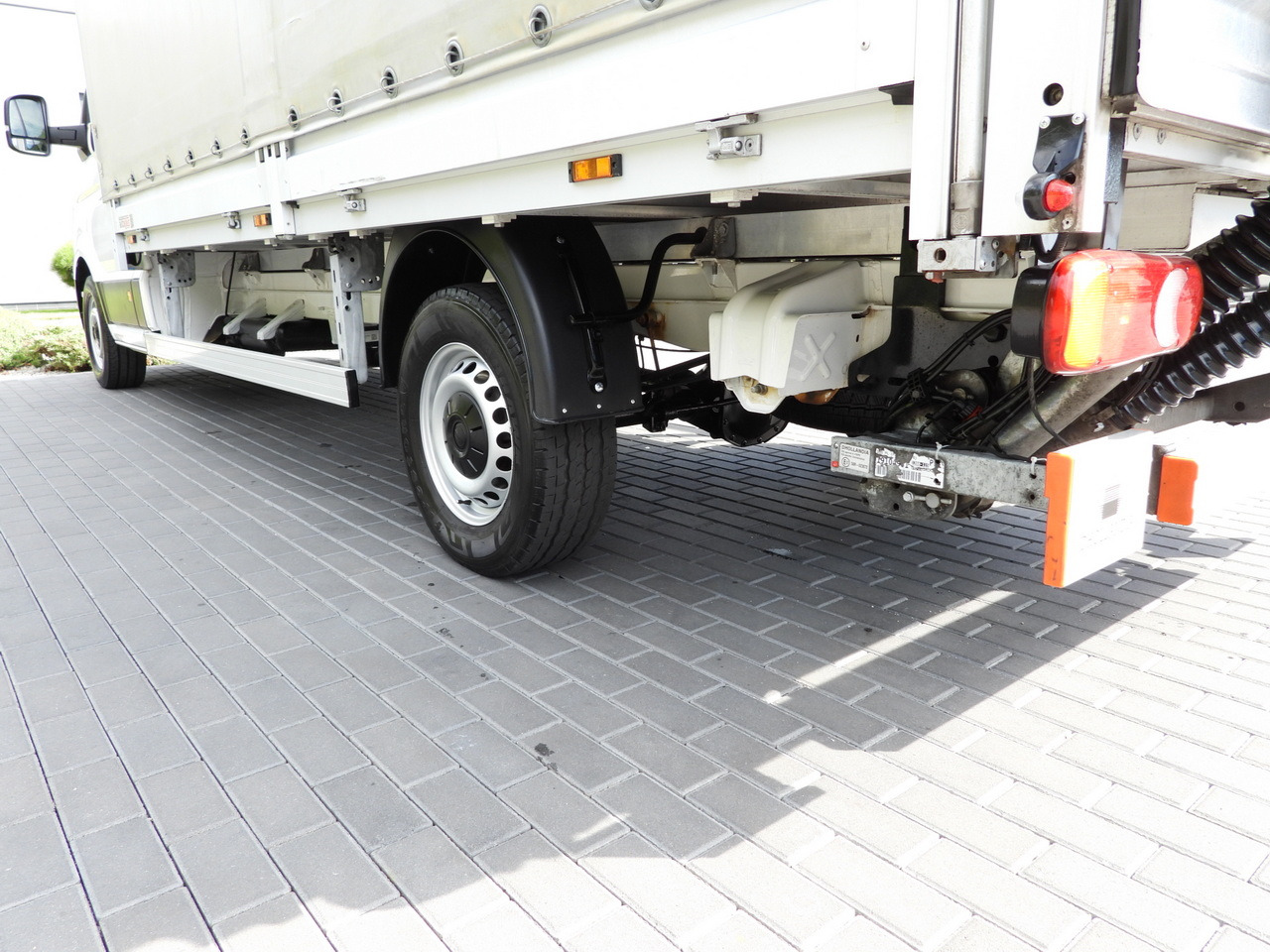 Lizing VOLKSWAGEN CRAFTER TARPAULIN LIFT 8 PALLETS WEBASTO CRUISE CONTROL LED LIGHTS AIR CONDITIONING  180HP VOLKSWAGEN CRAFTER TARPAULIN LIFT 8 PALLETS WEBASTO CRUISE CONTROL LED LIGHTS AIR CONDITIONING  180HP: slika 17