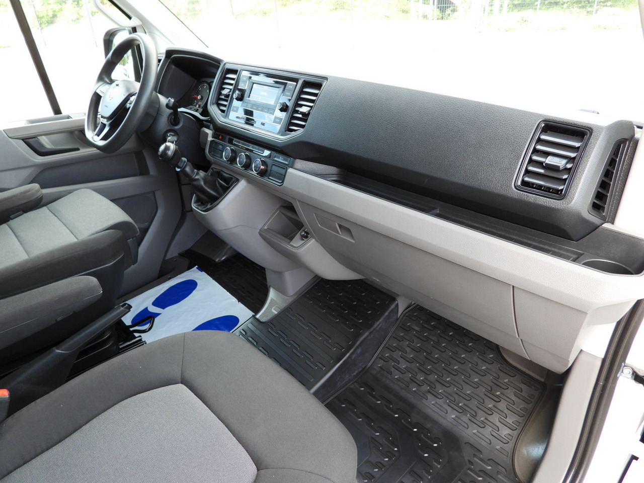 Lizing VOLKSWAGEN CRAFTER TARPAULIN LIFT 8 PALLETS WEBASTO CRUISE CONTROL LED LIGHTS AIR CONDITIONING  180HP VOLKSWAGEN CRAFTER TARPAULIN LIFT 8 PALLETS WEBASTO CRUISE CONTROL LED LIGHTS AIR CONDITIONING  180HP: slika 43