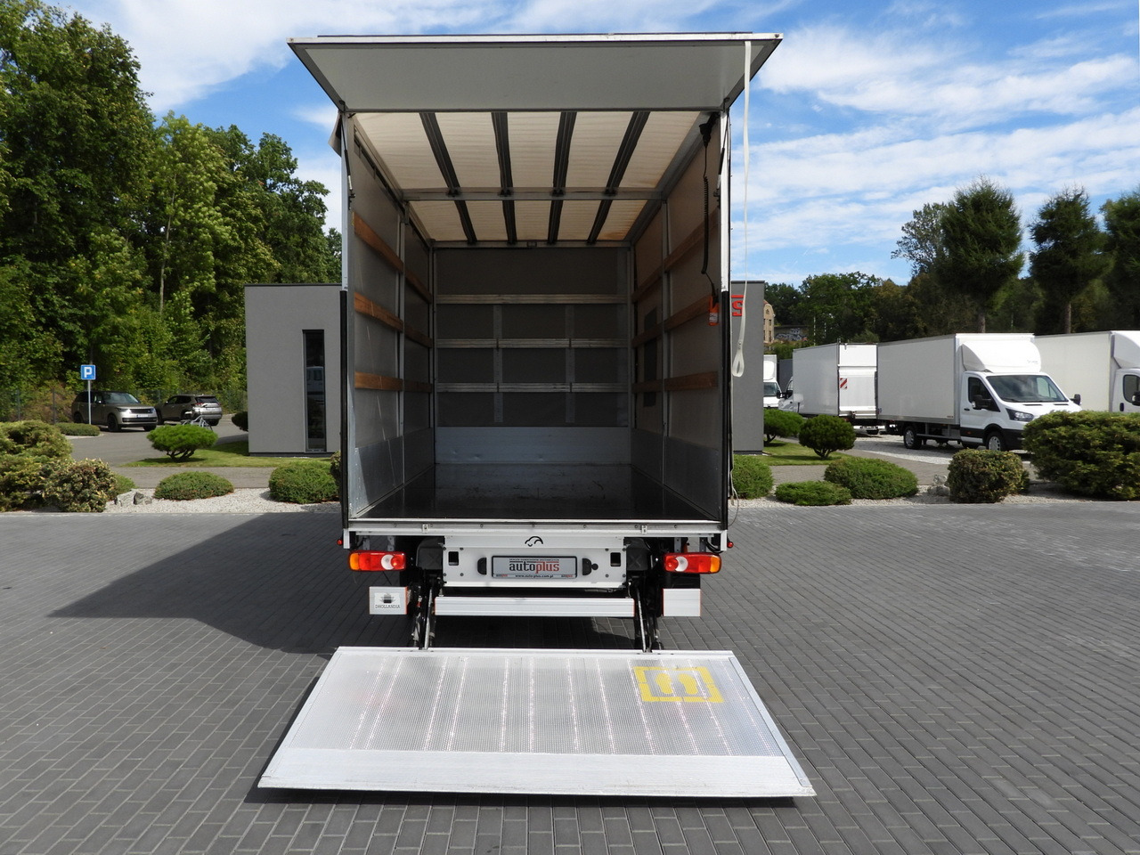 Lizing VOLKSWAGEN CRAFTER TARPAULIN LIFT 8 PALLETS WEBASTO CRUISE CONTROL LED LIGHTS AIR CONDITIONING  180HP VOLKSWAGEN CRAFTER TARPAULIN LIFT 8 PALLETS WEBASTO CRUISE CONTROL LED LIGHTS AIR CONDITIONING  180HP: slika 12