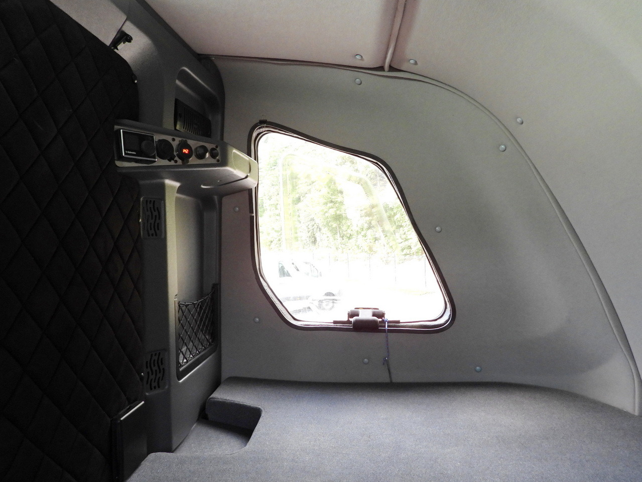 Lizing VOLKSWAGEN CRAFTER TARPAULIN LIFT 8 PALLETS WEBASTO CRUISE CONTROL LED LIGHTS AIR CONDITIONING  180HP VOLKSWAGEN CRAFTER TARPAULIN LIFT 8 PALLETS WEBASTO CRUISE CONTROL LED LIGHTS AIR CONDITIONING  180HP: slika 41