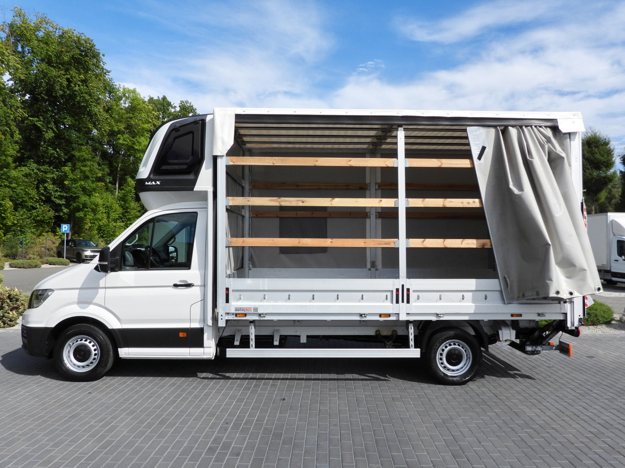 Lizing VOLKSWAGEN CRAFTER TARPAULIN LIFT 8 PALLETS WEBASTO CRUISE CONTROL LED LIGHTS AIR CONDITIONING  180HP VOLKSWAGEN CRAFTER TARPAULIN LIFT 8 PALLETS WEBASTO CRUISE CONTROL LED LIGHTS AIR CONDITIONING  180HP: slika 8