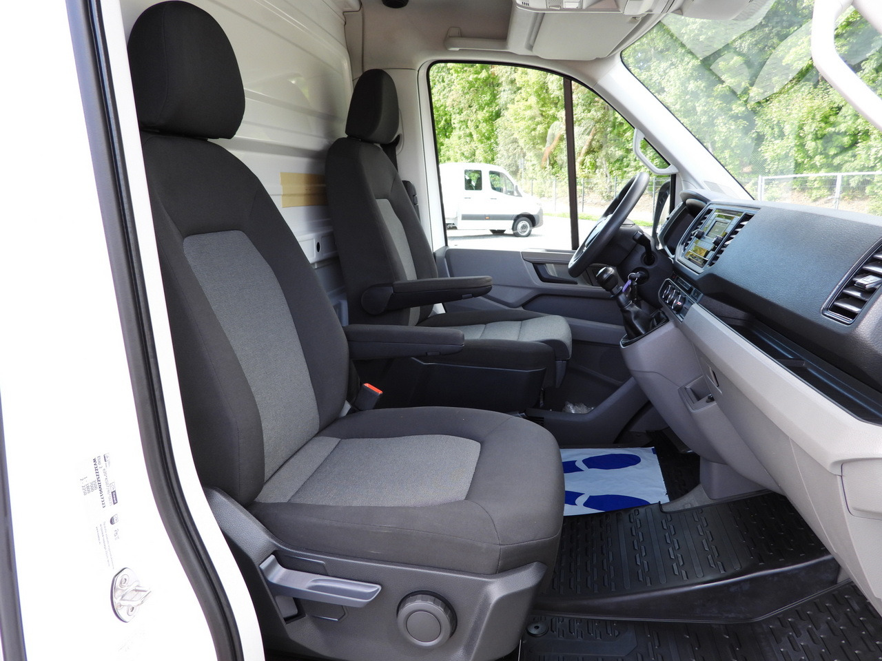 Lizing VOLKSWAGEN CRAFTER TARPAULIN LIFT 8 PALLETS WEBASTO CRUISE CONTROL LED LIGHTS AIR CONDITIONING  180HP VOLKSWAGEN CRAFTER TARPAULIN LIFT 8 PALLETS WEBASTO CRUISE CONTROL LED LIGHTS AIR CONDITIONING  180HP: slika 44