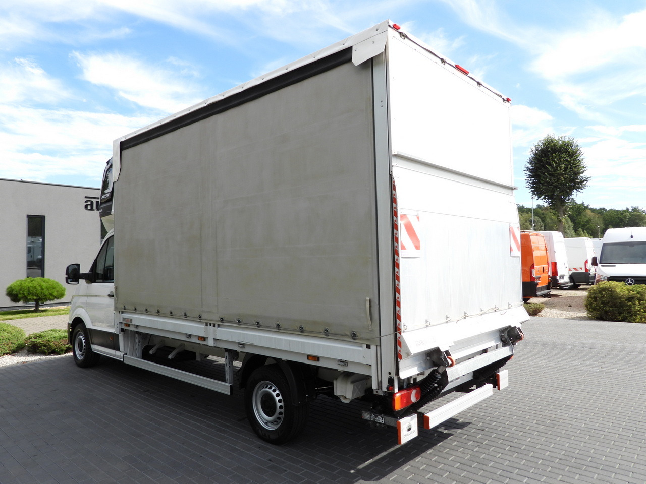 Lizing VOLKSWAGEN CRAFTER TARPAULIN LIFT 8 PALLETS WEBASTO CRUISE CONTROL LED LIGHTS AIR CONDITIONING  180HP VOLKSWAGEN CRAFTER TARPAULIN LIFT 8 PALLETS WEBASTO CRUISE CONTROL LED LIGHTS AIR CONDITIONING  180HP: slika 10