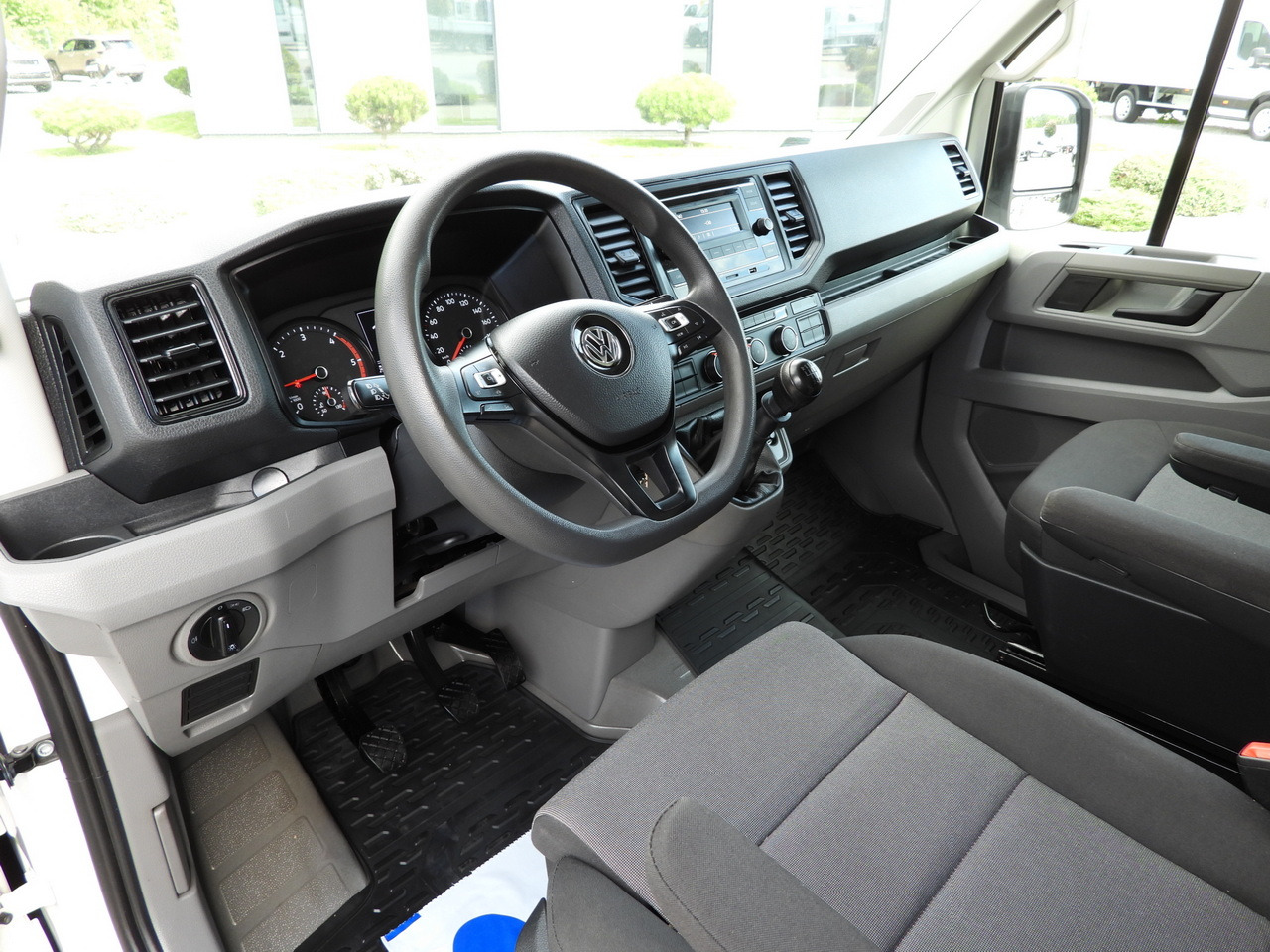 VOLKSWAGEN CRAFTER TARPAULIN LIFT 8 PALLETS WEBASTO CRUISE CONTROL LED LIGHTS AIR CONDITIONING 180HP - Dostavno vozilo sa ceradom: slika 2 VOLKSWAGEN CRAFTER TARPAULIN LIFT 8 PALLETS WEBASTO CRUISE CONTROL LED LIGHTS AIR CONDITIONING 180HP - Dostavno vozilo sa ceradom: slika 2