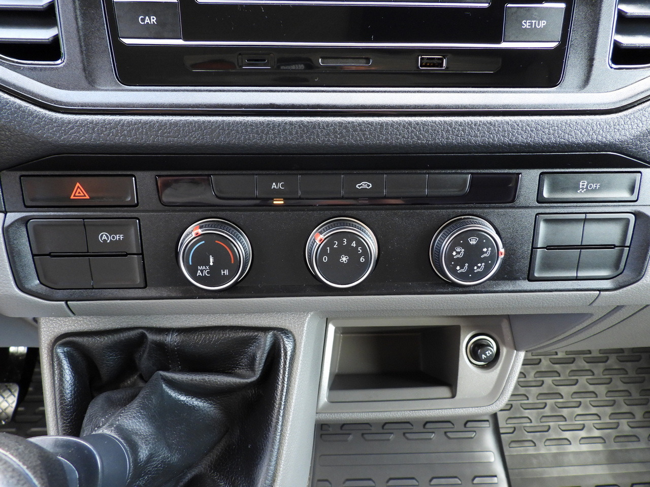 Lizing VOLKSWAGEN CRAFTER TARPAULIN LIFT 8 PALLETS WEBASTO CRUISE CONTROL LED LIGHTS AIR CONDITIONING  180HP VOLKSWAGEN CRAFTER TARPAULIN LIFT 8 PALLETS WEBASTO CRUISE CONTROL LED LIGHTS AIR CONDITIONING  180HP: slika 40