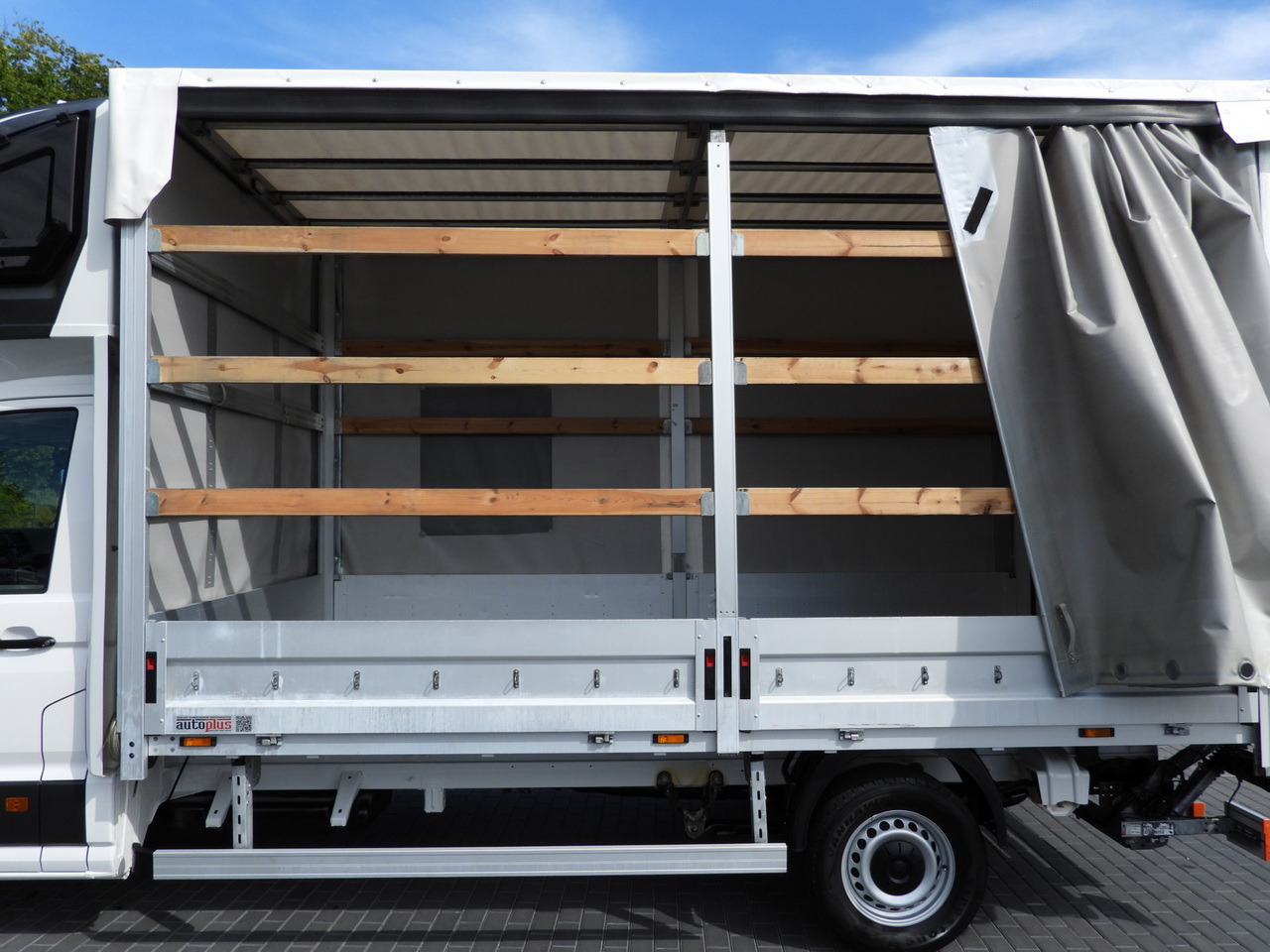 Lizing VOLKSWAGEN CRAFTER TARPAULIN LIFT 8 PALLETS WEBASTO CRUISE CONTROL LED LIGHTS AIR CONDITIONING  180HP VOLKSWAGEN CRAFTER TARPAULIN LIFT 8 PALLETS WEBASTO CRUISE CONTROL LED LIGHTS AIR CONDITIONING  180HP: slika 26