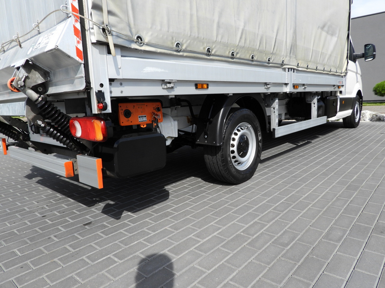 Lizing VOLKSWAGEN CRAFTER TARPAULIN LIFT 8 PALLETS WEBASTO CRUISE CONTROL LED LIGHTS AIR CONDITIONING  180HP VOLKSWAGEN CRAFTER TARPAULIN LIFT 8 PALLETS WEBASTO CRUISE CONTROL LED LIGHTS AIR CONDITIONING  180HP: slika 18