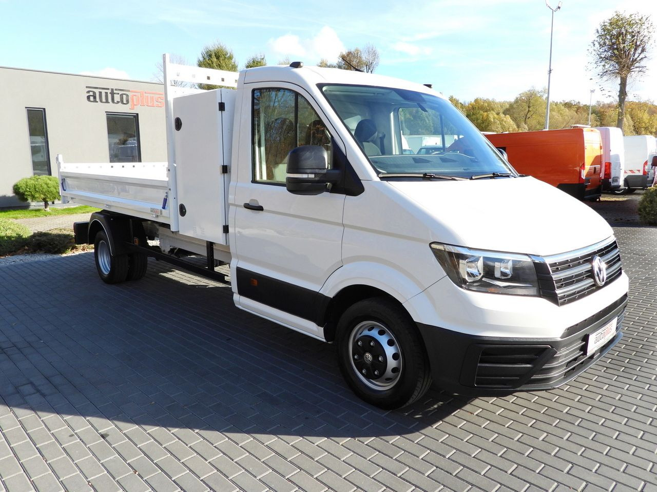 VOLKSWAGEN CRAFTER TIPPER CRUISE CONTROL NAVIGATION TWIN WHEELS AIR CONDITIONING 180HP - Dostavno vozilo kiper: slika 4 VOLKSWAGEN CRAFTER TIPPER CRUISE CONTROL NAVIGATION TWIN WHEELS AIR CONDITIONING 180HP - Dostavno vozilo kiper: slika 4