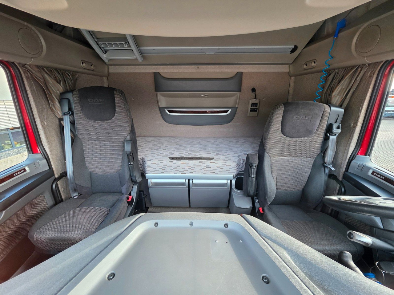 Kamion sa ceradom DAF XF 410 / ZF Intarder / Durchladezug: slika 16 Kamion sa ceradom DAF XF 410 / ZF Intarder / Durchladezug: slika 16