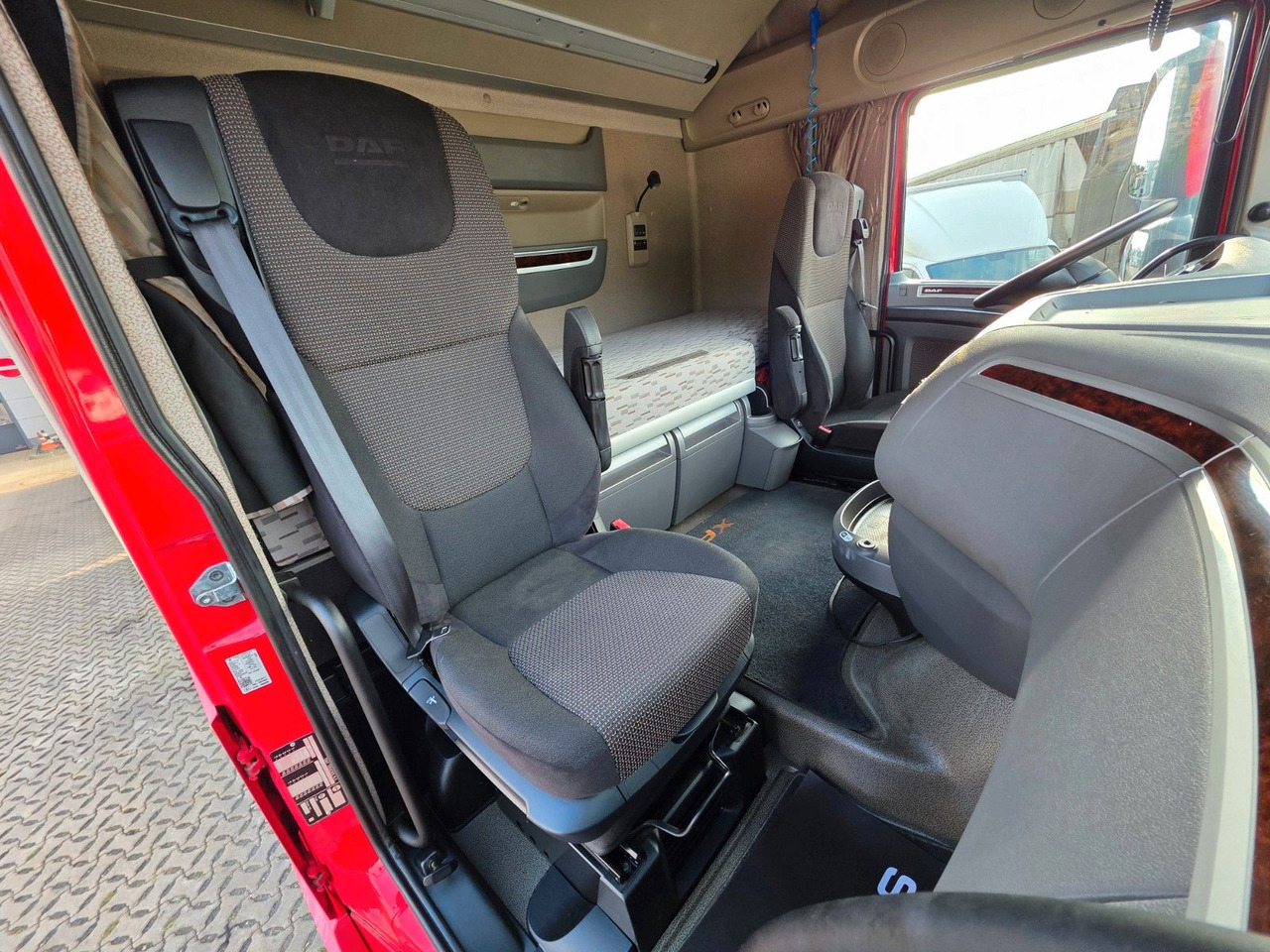 Kamion sa ceradom DAF XF 410 / ZF Intarder / Durchladezug: slika 15 Kamion sa ceradom DAF XF 410 / ZF Intarder / Durchladezug: slika 15