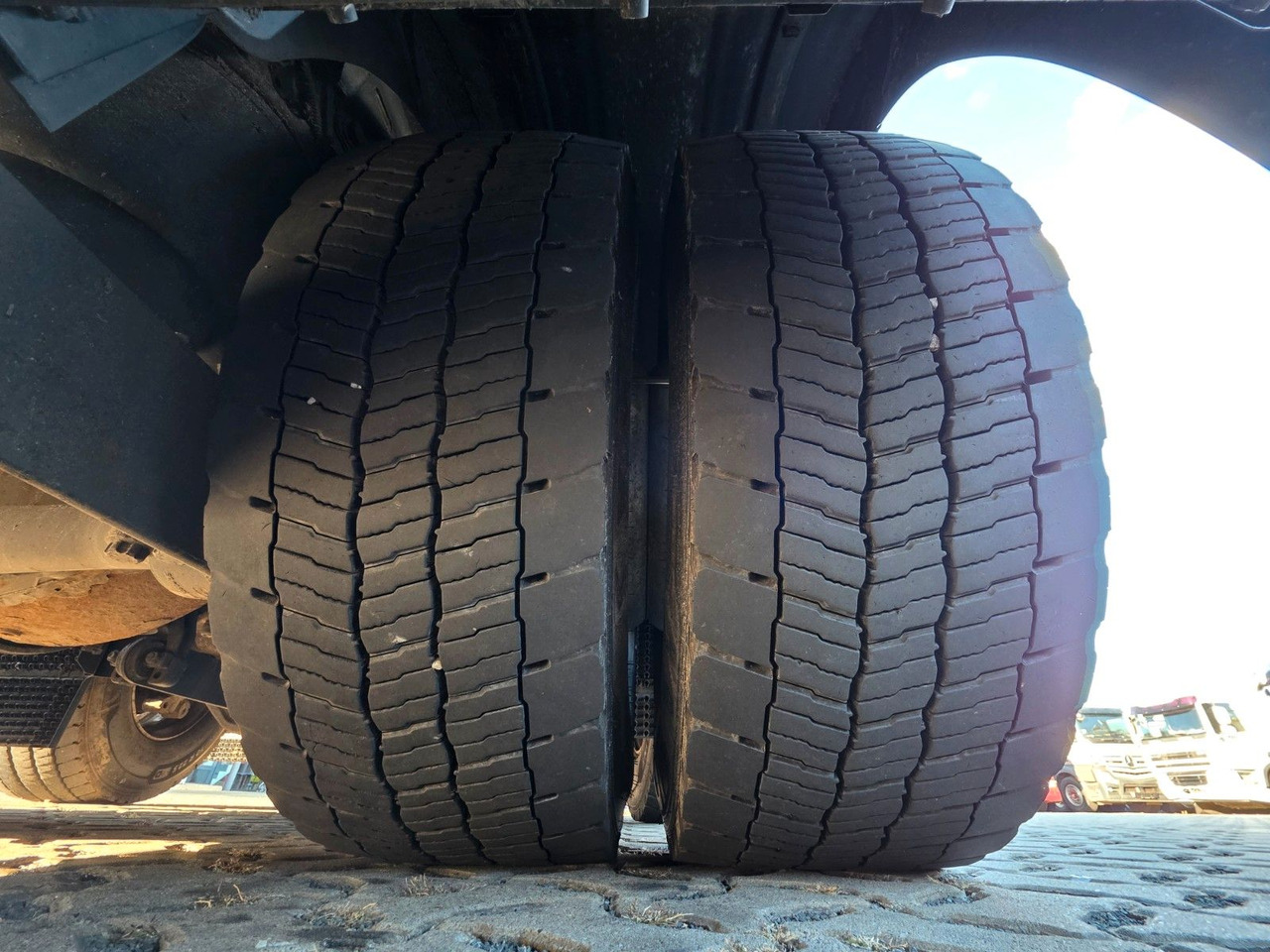 Kamion za prevoz boca Mercedes-Benz Antos 2543 / Ldbw / Lenkachse / Liftachse: slika 37 Kamion za prevoz boca Mercedes-Benz Antos 2543 / Ldbw / Lenkachse / Liftachse: slika 37