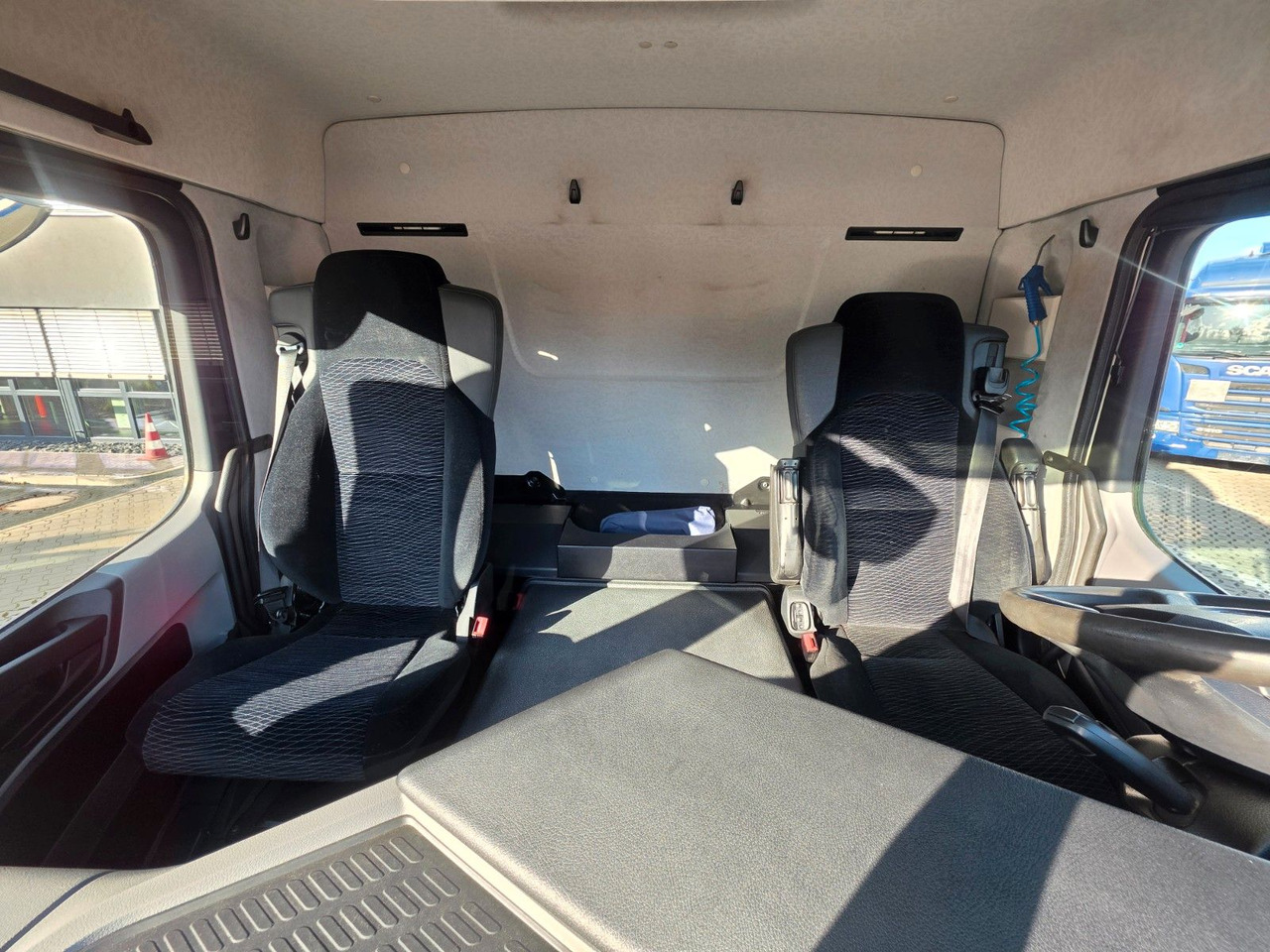 Kamion za prevoz boca Mercedes-Benz Antos 2543 / Ldbw / Lenkachse / Liftachse: slika 26 Kamion za prevoz boca Mercedes-Benz Antos 2543 / Ldbw / Lenkachse / Liftachse: slika 26