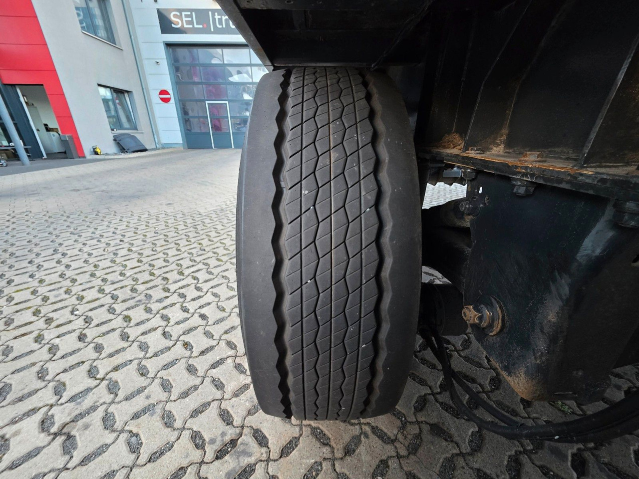 Kamion za prevoz boca Mercedes-Benz Antos 2543 / Ldbw / Lenkachse / Liftachse: slika 50 Kamion za prevoz boca Mercedes-Benz Antos 2543 / Ldbw / Lenkachse / Liftachse: slika 50