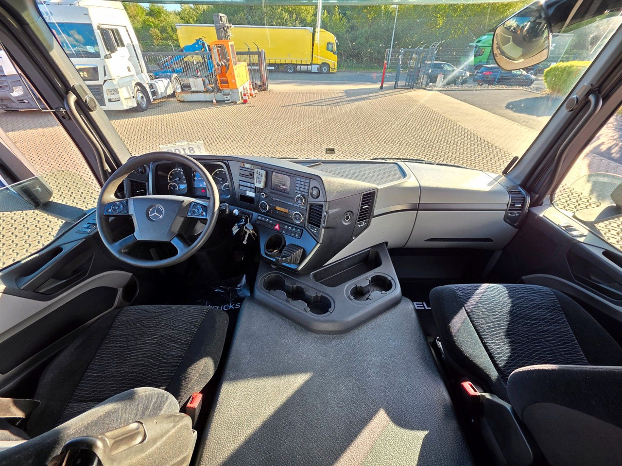 Kamion za prevoz boca Mercedes-Benz Antos 2543 / Ldbw / Lenkachse / Liftachse: slika 27 Kamion za prevoz boca Mercedes-Benz Antos 2543 / Ldbw / Lenkachse / Liftachse: slika 27