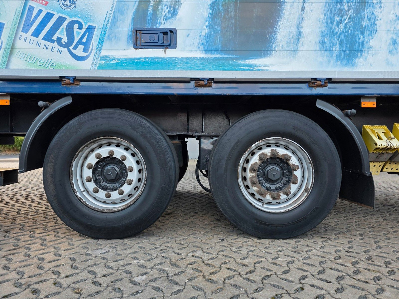 Kamion za prevoz boca Mercedes-Benz Antos 2543 / Ldbw / Lenkachse / Liftachse: slika 45 Kamion za prevoz boca Mercedes-Benz Antos 2543 / Ldbw / Lenkachse / Liftachse: slika 45