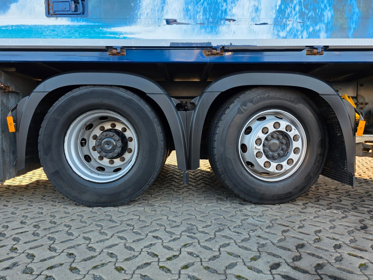 Kamion za prevoz boca Mercedes-Benz Antos 2543 / Ldbw / Lenkachse / Liftachse: slika 36 Kamion za prevoz boca Mercedes-Benz Antos 2543 / Ldbw / Lenkachse / Liftachse: slika 36