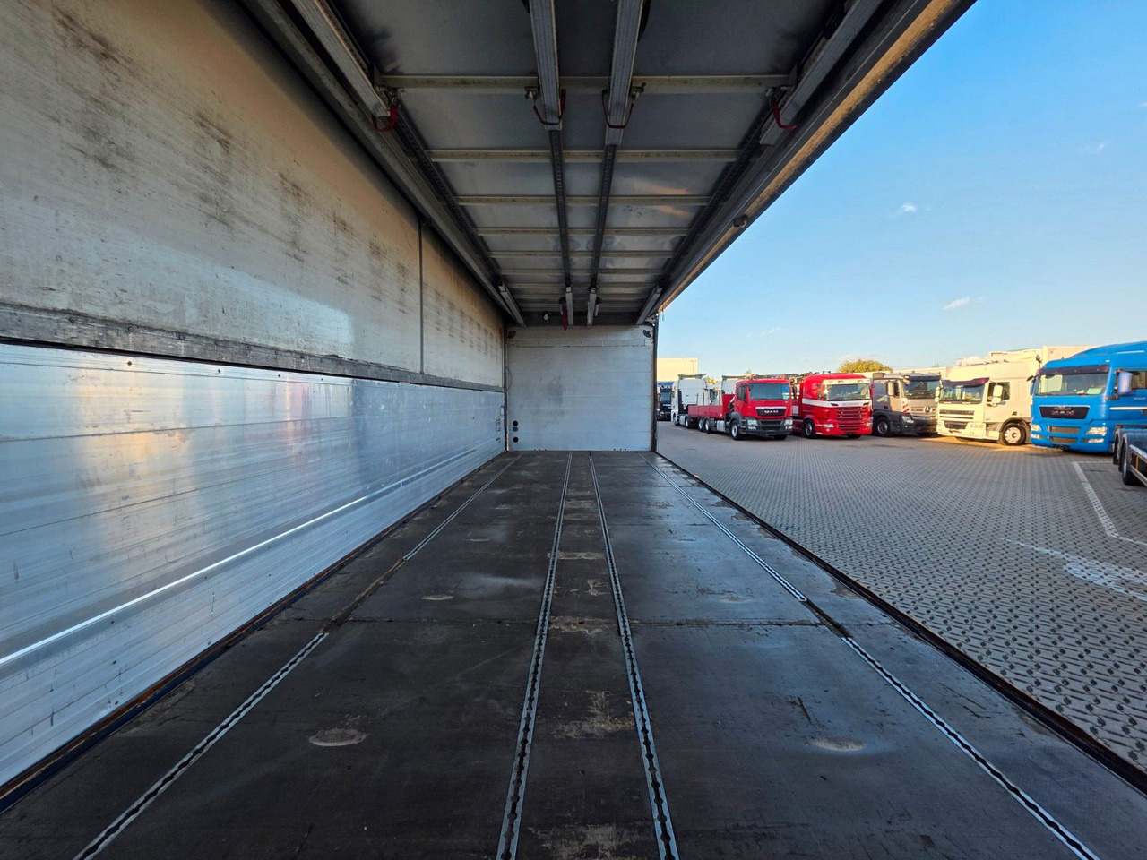 Kamion za prevoz boca Mercedes-Benz Antos 2543 / Ldbw / Lenkachse / Liftachse: slika 13 Kamion za prevoz boca Mercedes-Benz Antos 2543 / Ldbw / Lenkachse / Liftachse: slika 13