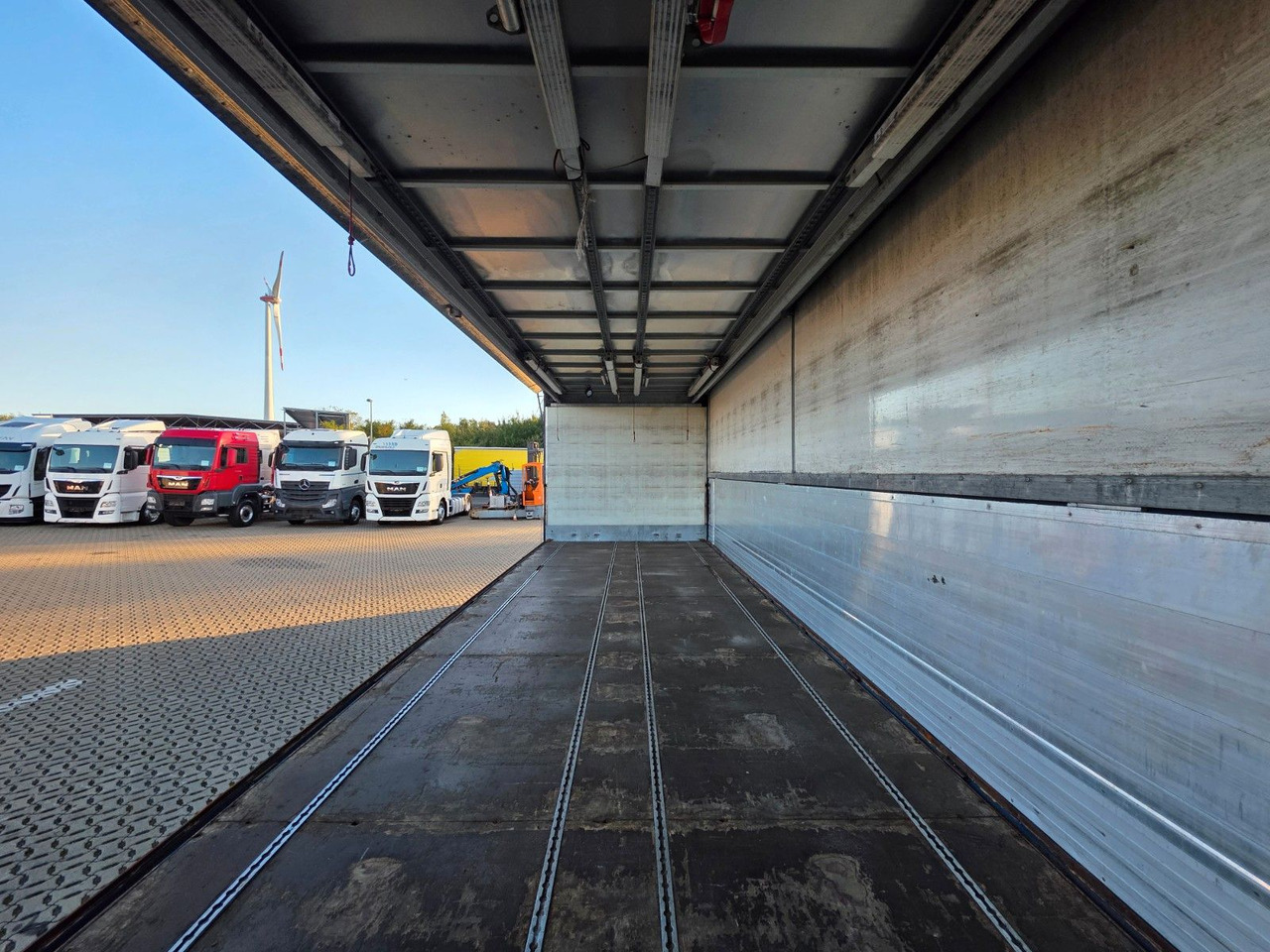 Kamion za prevoz boca Mercedes-Benz Antos 2543 / Ldbw / Lenkachse / Liftachse: slika 12 Kamion za prevoz boca Mercedes-Benz Antos 2543 / Ldbw / Lenkachse / Liftachse: slika 12