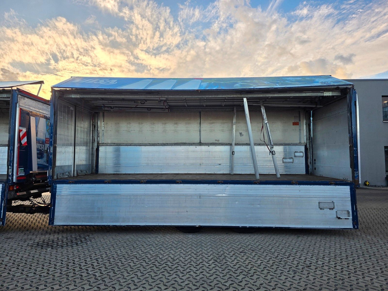 Kamion za prevoz boca Mercedes-Benz Antos 2543 / Ldbw / Lenkachse / Liftachse: slika 42 Kamion za prevoz boca Mercedes-Benz Antos 2543 / Ldbw / Lenkachse / Liftachse: slika 42