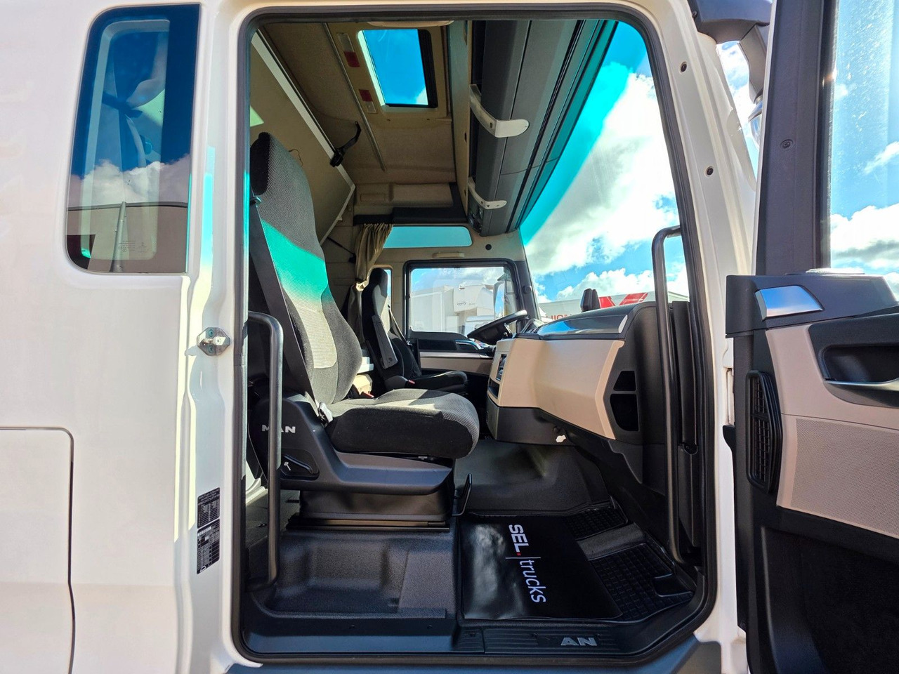 Tegljač MAN TGX 18.460 4X2 LL-U / Retarder / 2 Tanks: slika 31