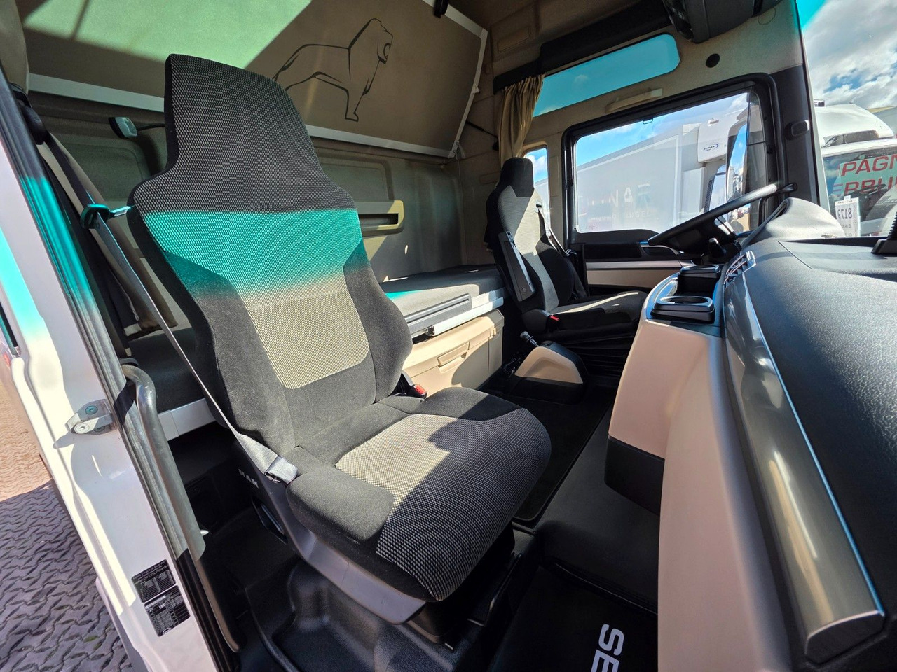 Tegljač MAN TGX 18.460 4X2 LL-U / Retarder / 2 Tanks: slika 32