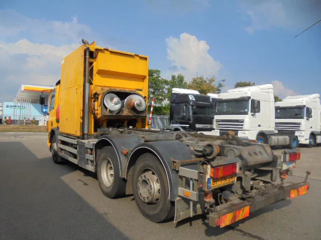 DAF 75.240 75 240 6X2 - Kamion za smeće: slika 4 DAF 75.240 75 240 6X2 - Kamion za smeće: slika 4