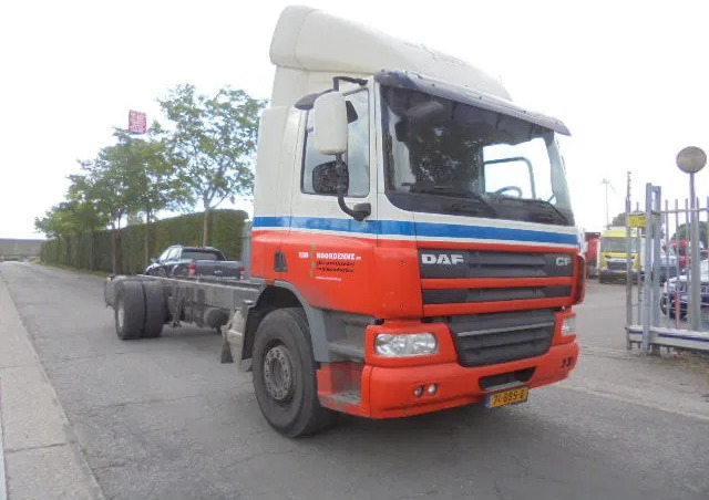 DAF CF 250 NL TRUCK - Kamion sa golom šasijom i zatvorenom kabinom: slika 3 DAF CF 250 NL TRUCK - Kamion sa golom šasijom i zatvorenom kabinom: slika 3