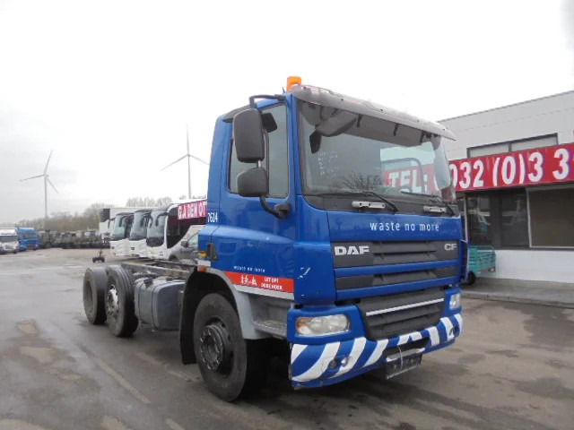 DAF CF 75.250 6X2 - Kamion sa golom šasijom i zatvorenom kabinom: slika 3 DAF CF 75.250 6X2 - Kamion sa golom šasijom i zatvorenom kabinom: slika 3