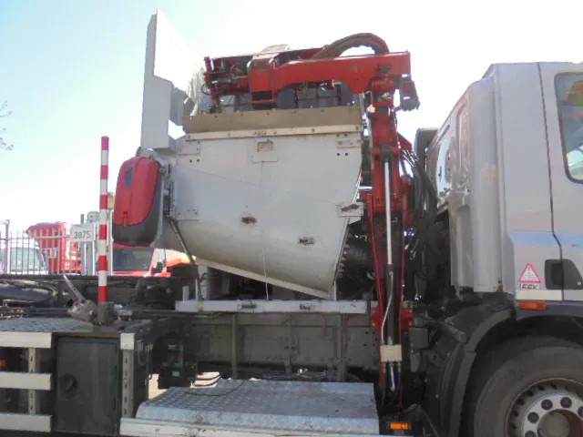 DAF CF 75.310 FAN 6x2 NL TRUCK - Kamion sa golom šasijom i zatvorenom kabinom: slika 4 DAF CF 75.310 FAN 6x2 NL TRUCK - Kamion sa golom šasijom i zatvorenom kabinom: slika 4