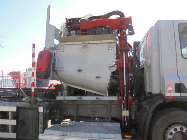 DAF CF 75.310 FAN 6x2 NL TRUCK - Kamion sa golom šasijom i zatvorenom kabinom: slika 4 DAF CF 75.310 FAN 6x2 NL TRUCK - Kamion sa golom šasijom i zatvorenom kabinom: slika 4