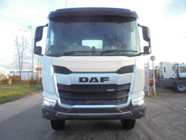 DAF XDC 450 8X4 DEMO UNUSED RHD - Kamion sa golom šasijom i zatvorenom kabinom: slika 2 DAF XDC 450 8X4 DEMO UNUSED RHD - Kamion sa golom šasijom i zatvorenom kabinom: slika 2