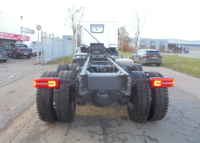 DAF XDC 450 8X4 DEMO UNUSED RHD - Kamion sa golom šasijom i zatvorenom kabinom: slika 5 DAF XDC 450 8X4 DEMO UNUSED RHD - Kamion sa golom šasijom i zatvorenom kabinom: slika 5