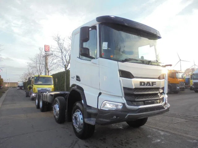 DAF XDC 450 8X4 DEMO UNUSED RHD - Kamion sa golom šasijom i zatvorenom kabinom: slika 3 DAF XDC 450 8X4 DEMO UNUSED RHD - Kamion sa golom šasijom i zatvorenom kabinom: slika 3