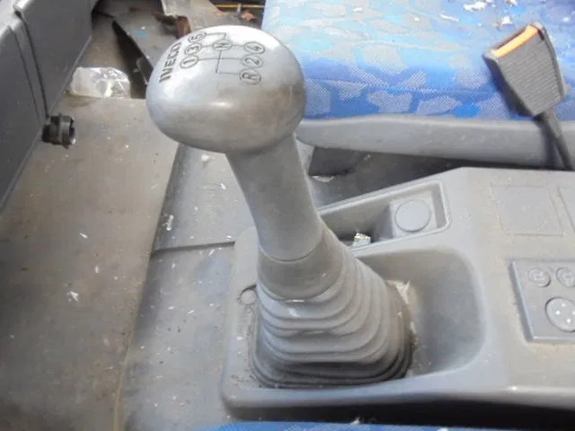 Kamion sa zatvorenim sandukom Iveco Eurocargo 75E15: slika 9