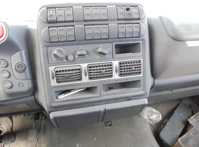 Kamion sa zatvorenim sandukom Iveco Eurocargo 75E15: slika 9 Kamion sa zatvorenim sandukom Iveco Eurocargo 75E15: slika 9