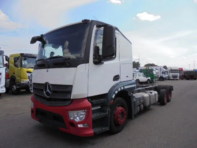 Mercedes-Benz ACTROS 2340 6X2 - Kamion za prevoz automobila: slika 1 Mercedes-Benz ACTROS 2340 6X2 - Kamion za prevoz automobila: slika 1